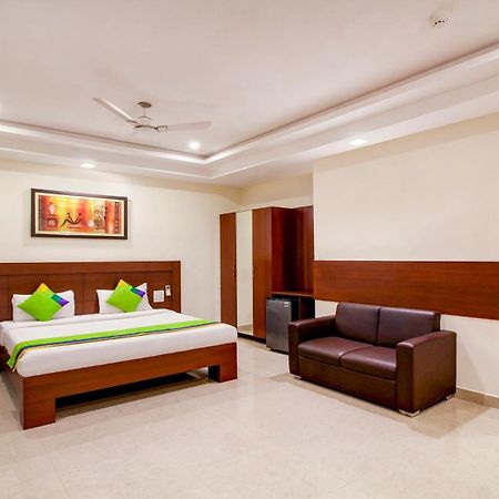 Treebo Trend Hotel Jp Plaza Nampally Hyderabad Exteriör bild