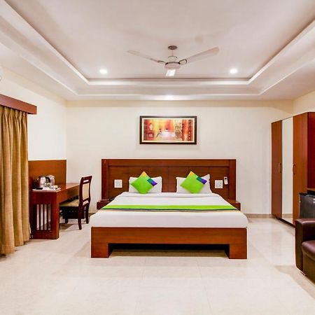 Treebo Trend Hotel Jp Plaza Nampally Hyderabad Exteriör bild