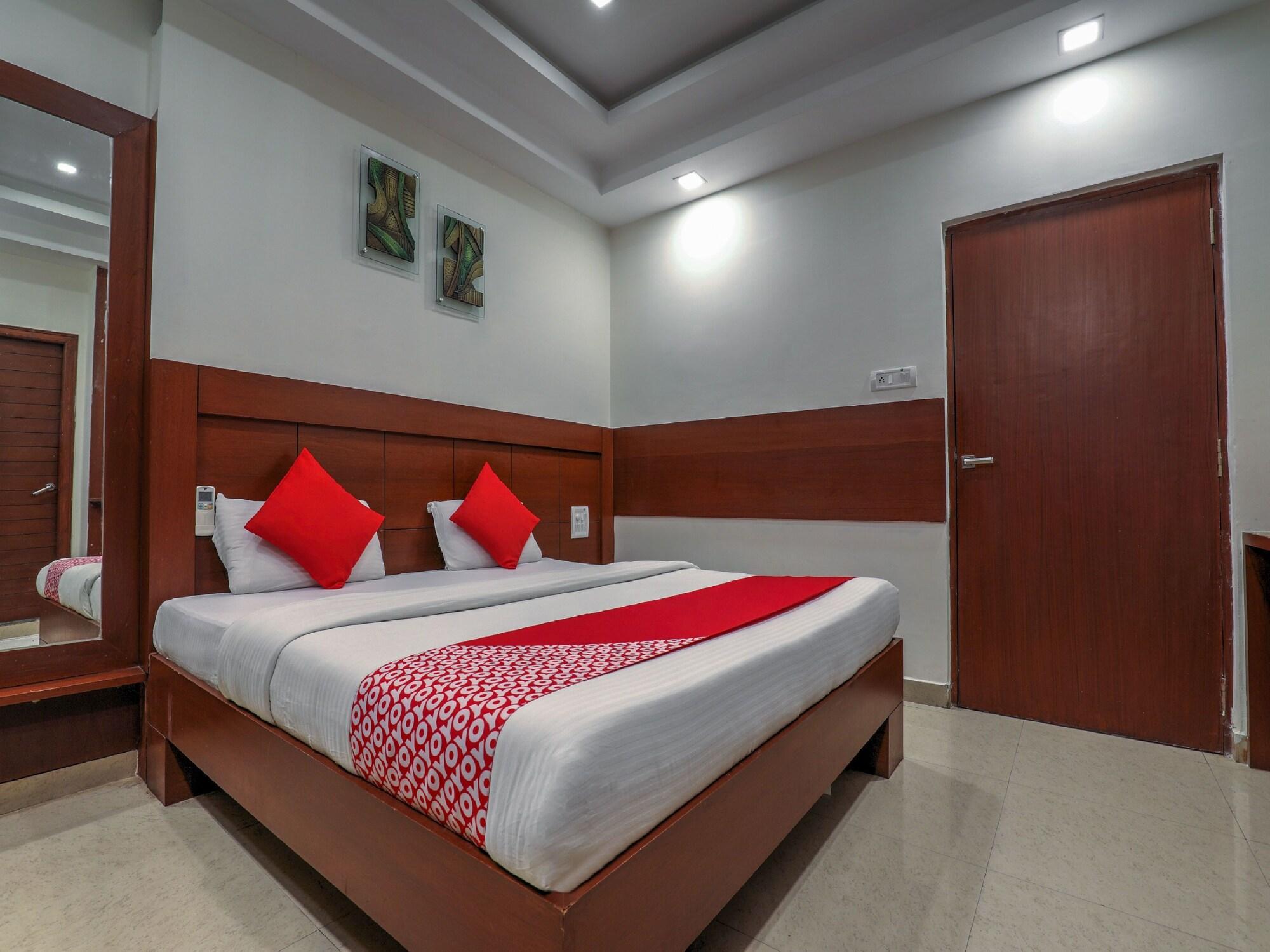 Treebo Trend Hotel Jp Plaza Nampally Hyderabad Exteriör bild