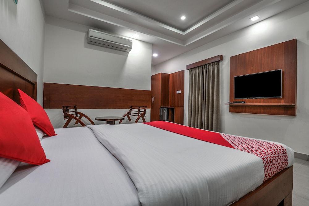Treebo Trend Hotel Jp Plaza Nampally Hyderabad Exteriör bild