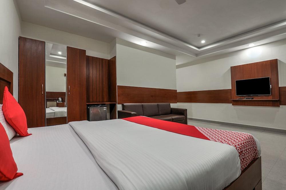 Treebo Trend Hotel Jp Plaza Nampally Hyderabad Exteriör bild