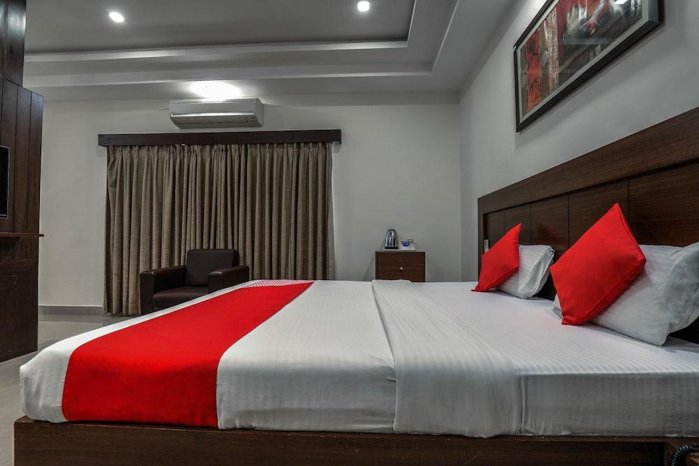 Treebo Trend Hotel Jp Plaza Nampally Hyderabad Exteriör bild