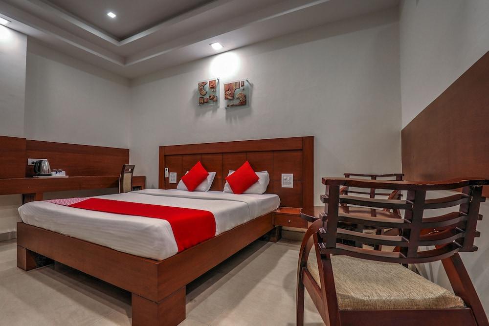 Treebo Trend Hotel Jp Plaza Nampally Hyderabad Exteriör bild