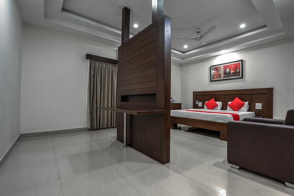 Treebo Trend Hotel Jp Plaza Nampally Hyderabad Exteriör bild