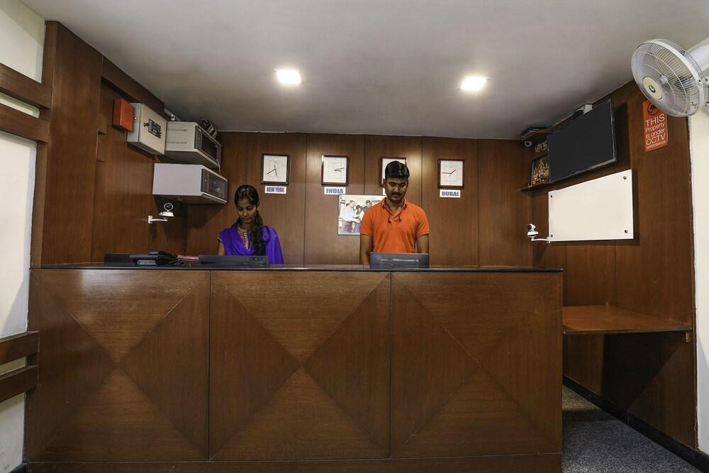 Treebo Trend Hotel Jp Plaza Nampally Hyderabad Exteriör bild