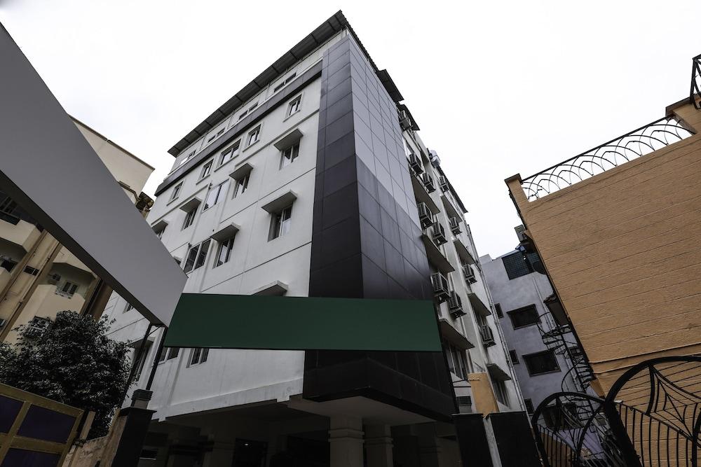Treebo Trend Hotel Jp Plaza Nampally Hyderabad Exteriör bild