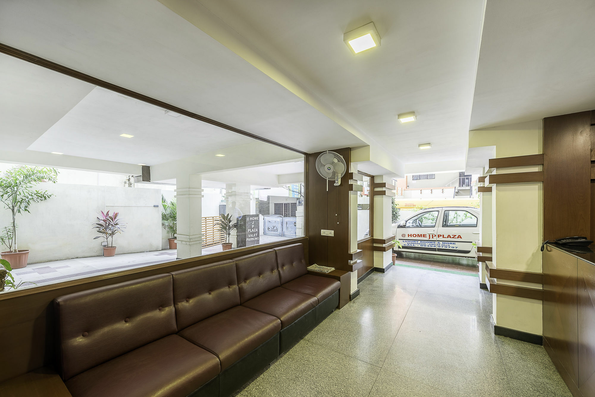 Treebo Trend Hotel Jp Plaza Nampally Hyderabad Exteriör bild