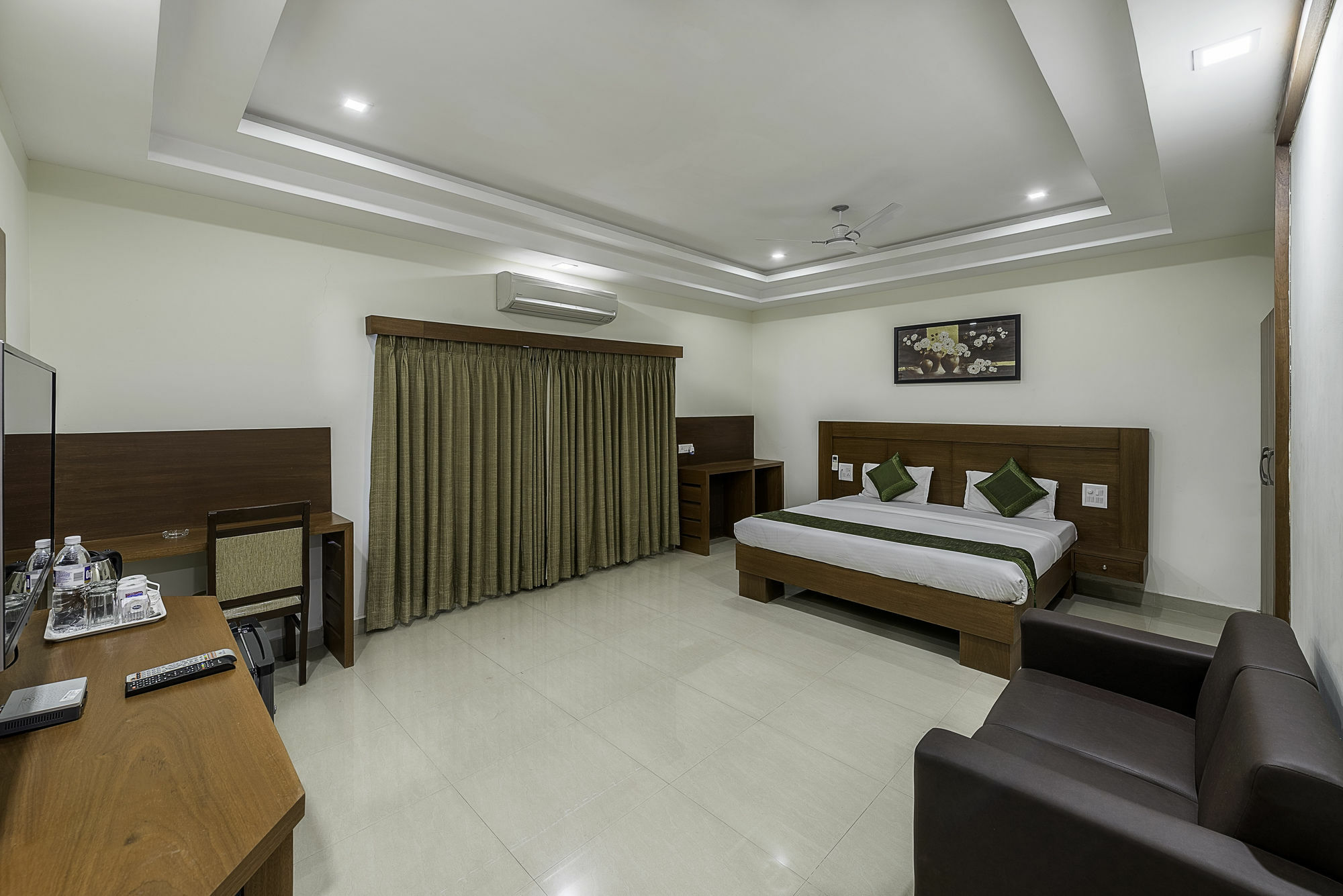 Treebo Trend Hotel Jp Plaza Nampally Hyderabad Exteriör bild