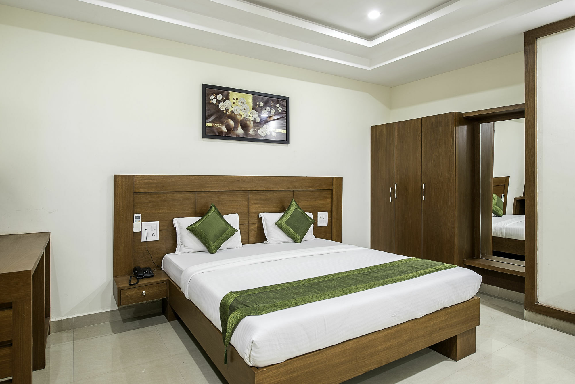 Treebo Trend Hotel Jp Plaza Nampally Hyderabad Exteriör bild