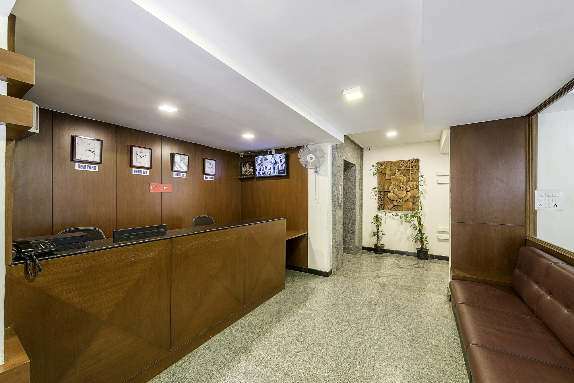 Treebo Trend Hotel Jp Plaza Nampally Hyderabad Exteriör bild