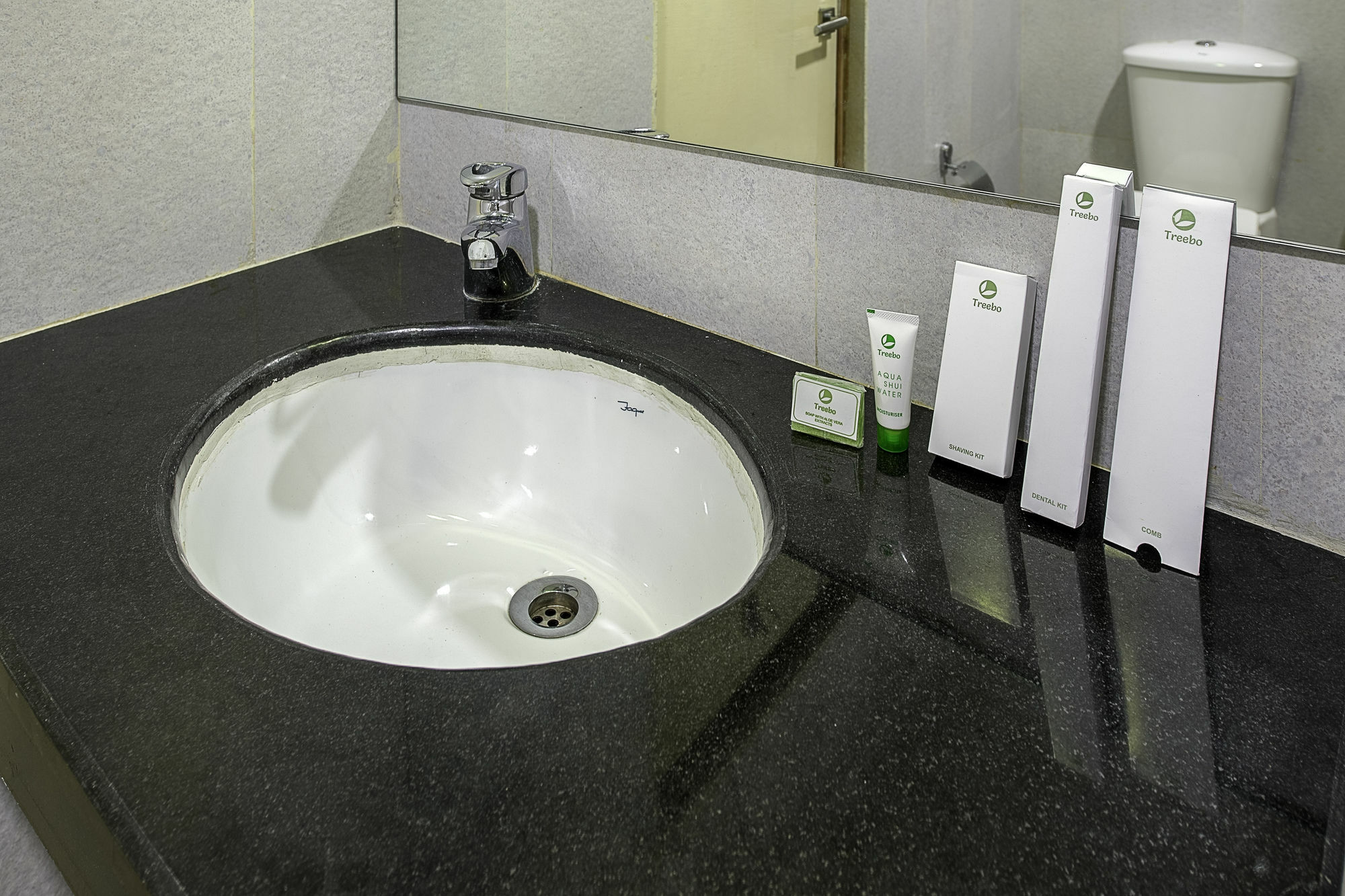 Treebo Trend Hotel Jp Plaza Nampally Hyderabad Exteriör bild