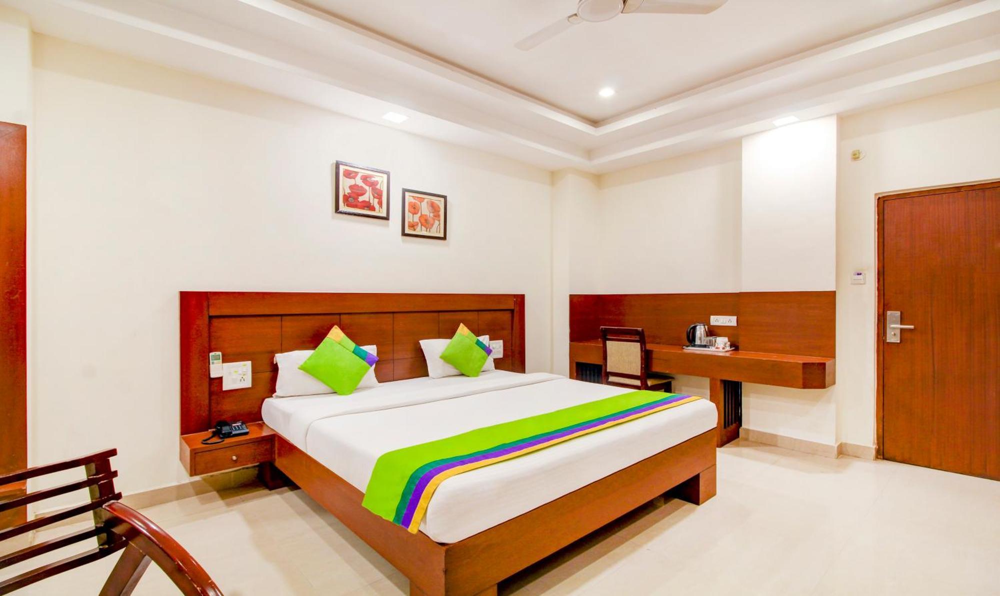 Treebo Trend Hotel Jp Plaza Nampally Hyderabad Exteriör bild