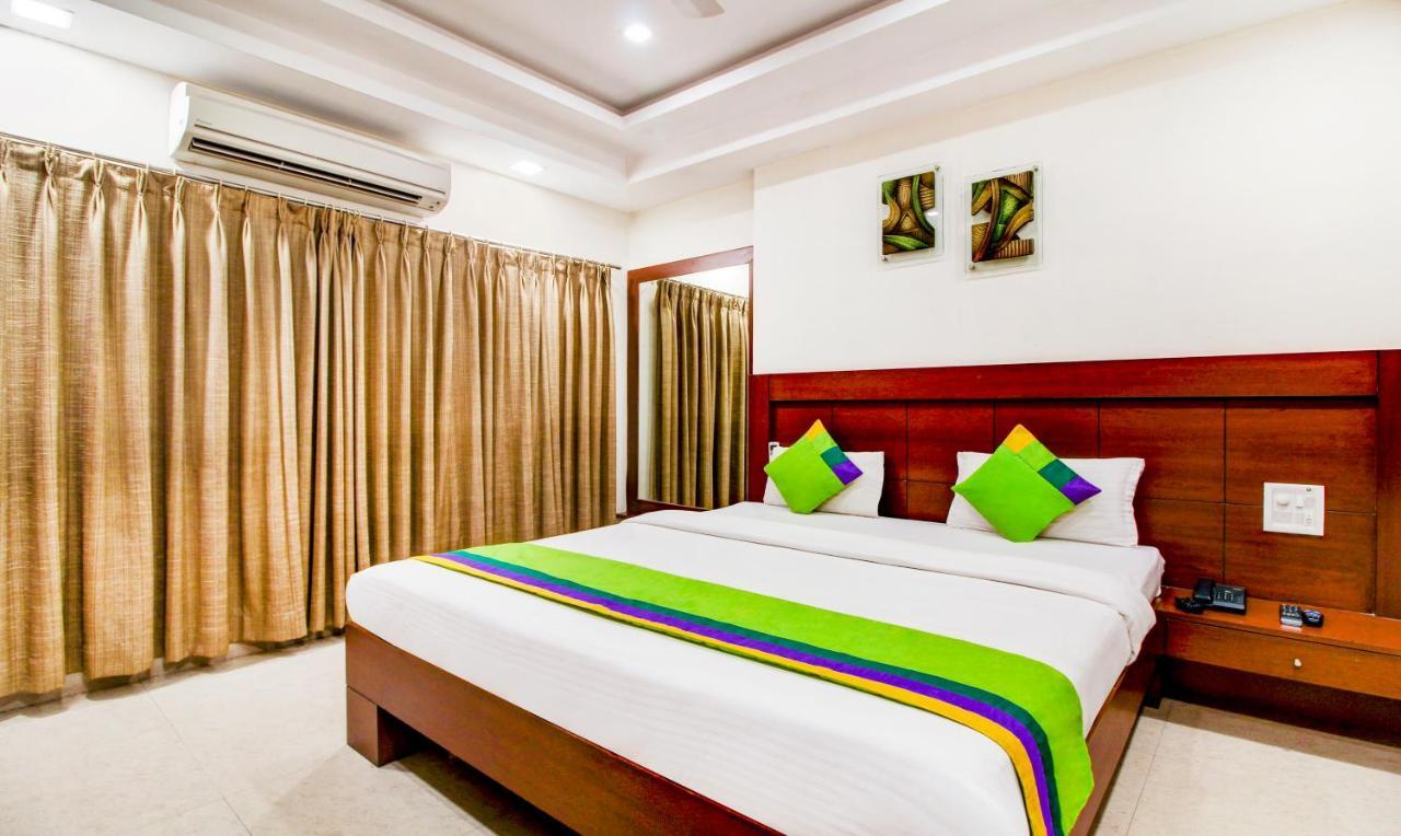 Treebo Trend Hotel Jp Plaza Nampally Hyderabad Exteriör bild