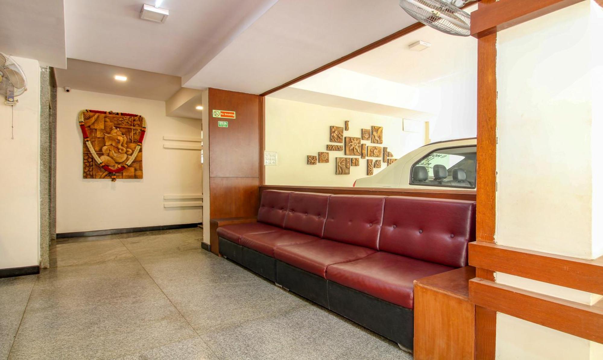 Treebo Trend Hotel Jp Plaza Nampally Hyderabad Exteriör bild