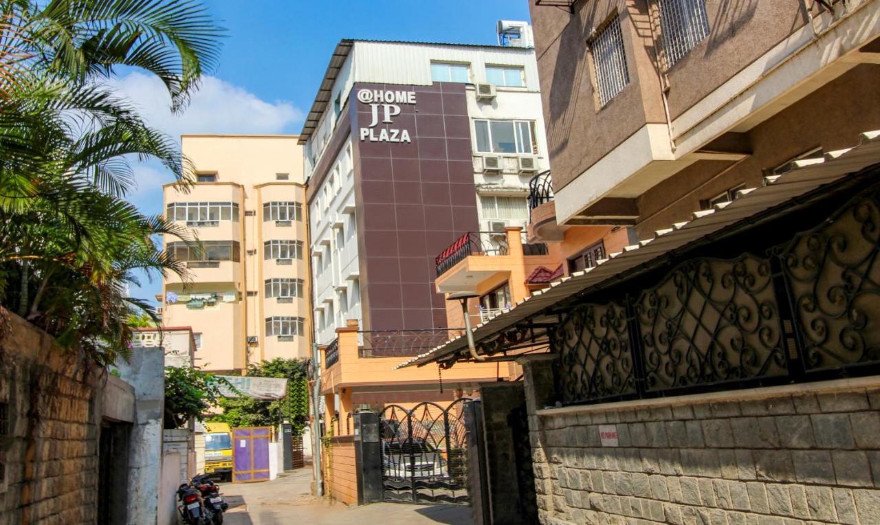 Treebo Trend Hotel Jp Plaza Nampally Hyderabad Exteriör bild
