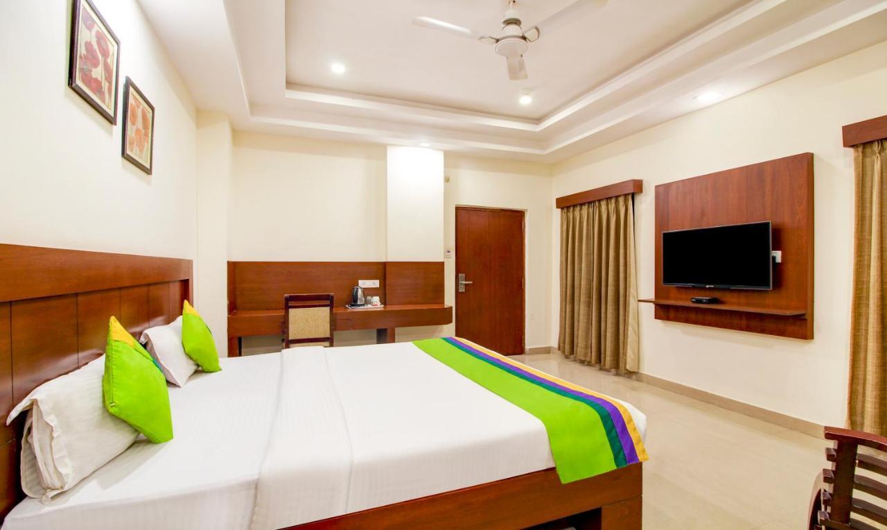 Treebo Trend Hotel Jp Plaza Nampally Hyderabad Exteriör bild