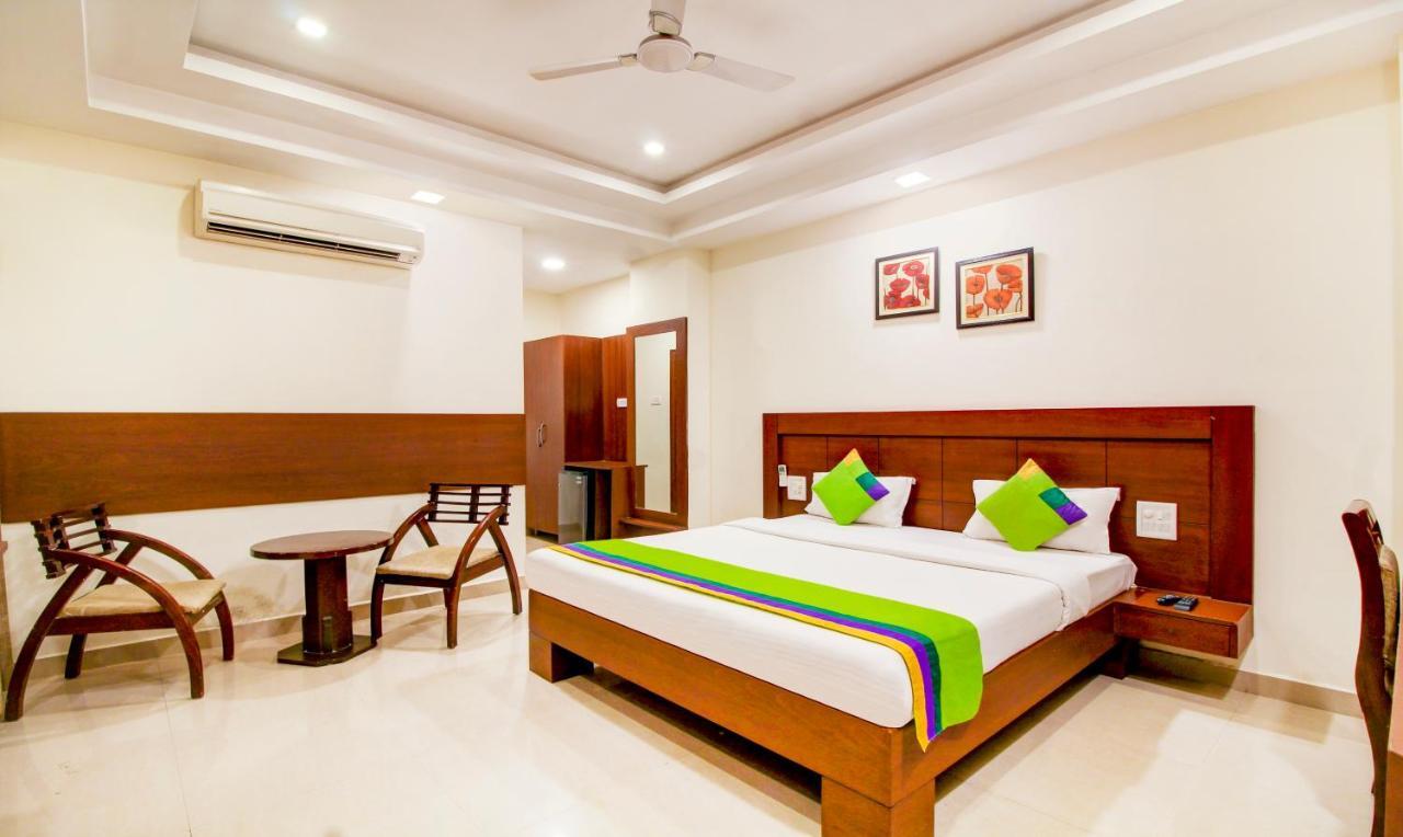 Treebo Trend Hotel Jp Plaza Nampally Hyderabad Exteriör bild