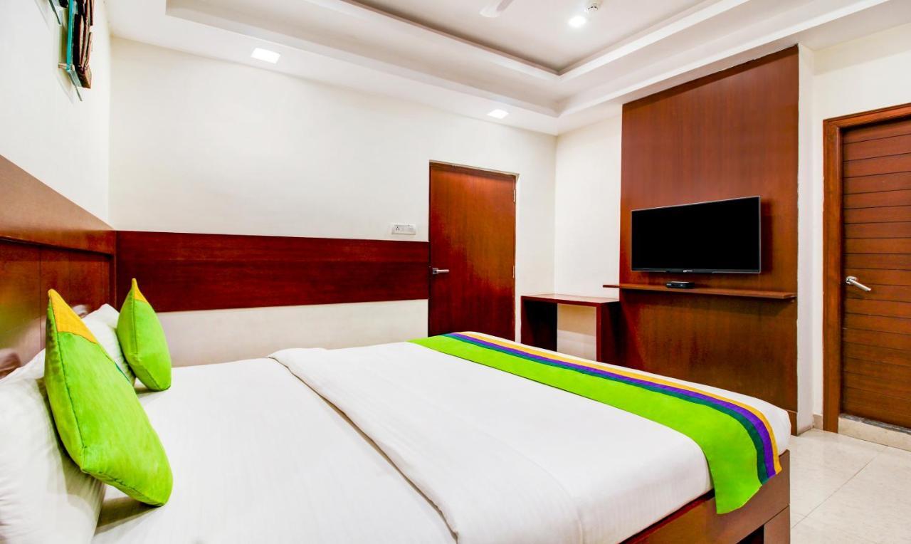 Treebo Trend Hotel Jp Plaza Nampally Hyderabad Exteriör bild