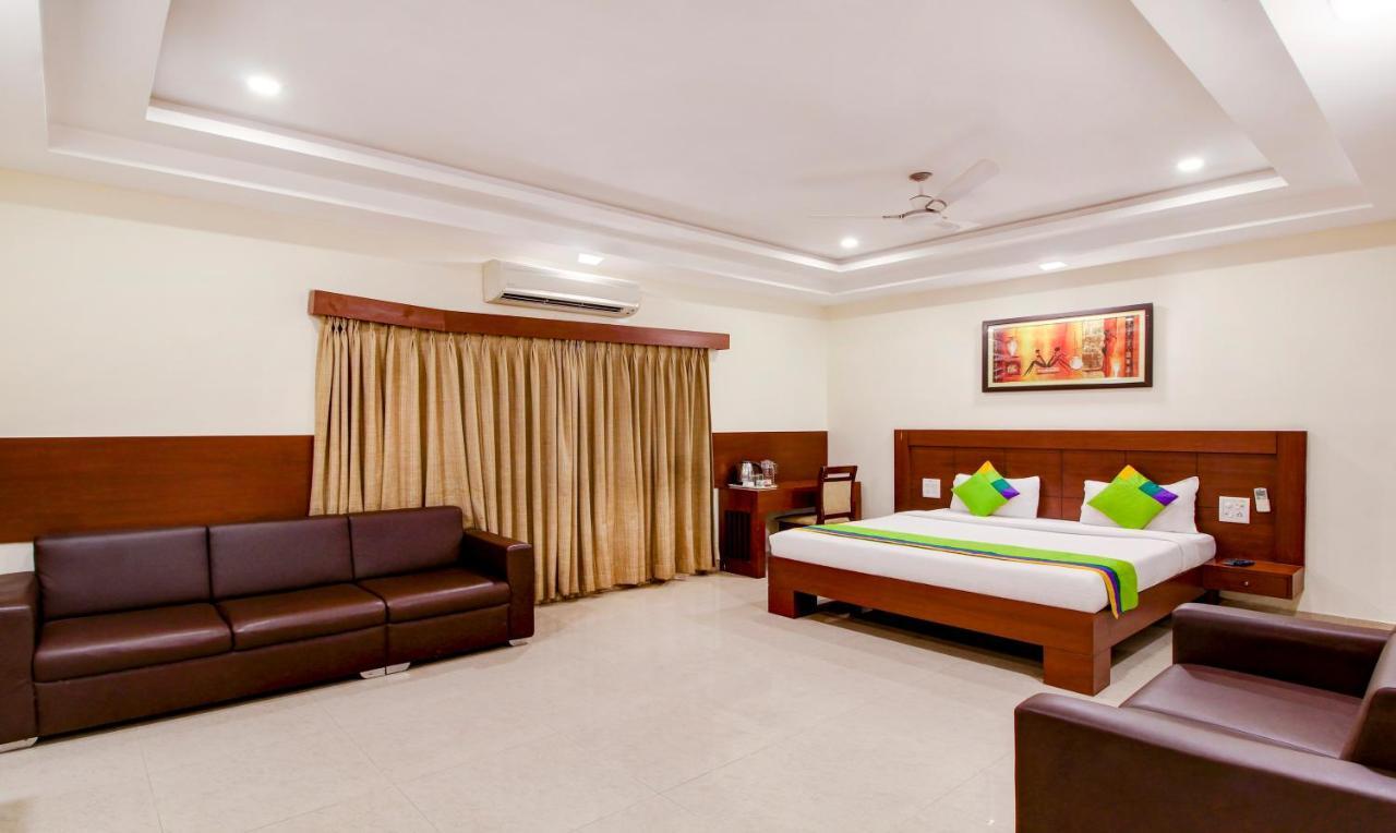 Treebo Trend Hotel Jp Plaza Nampally Hyderabad Exteriör bild