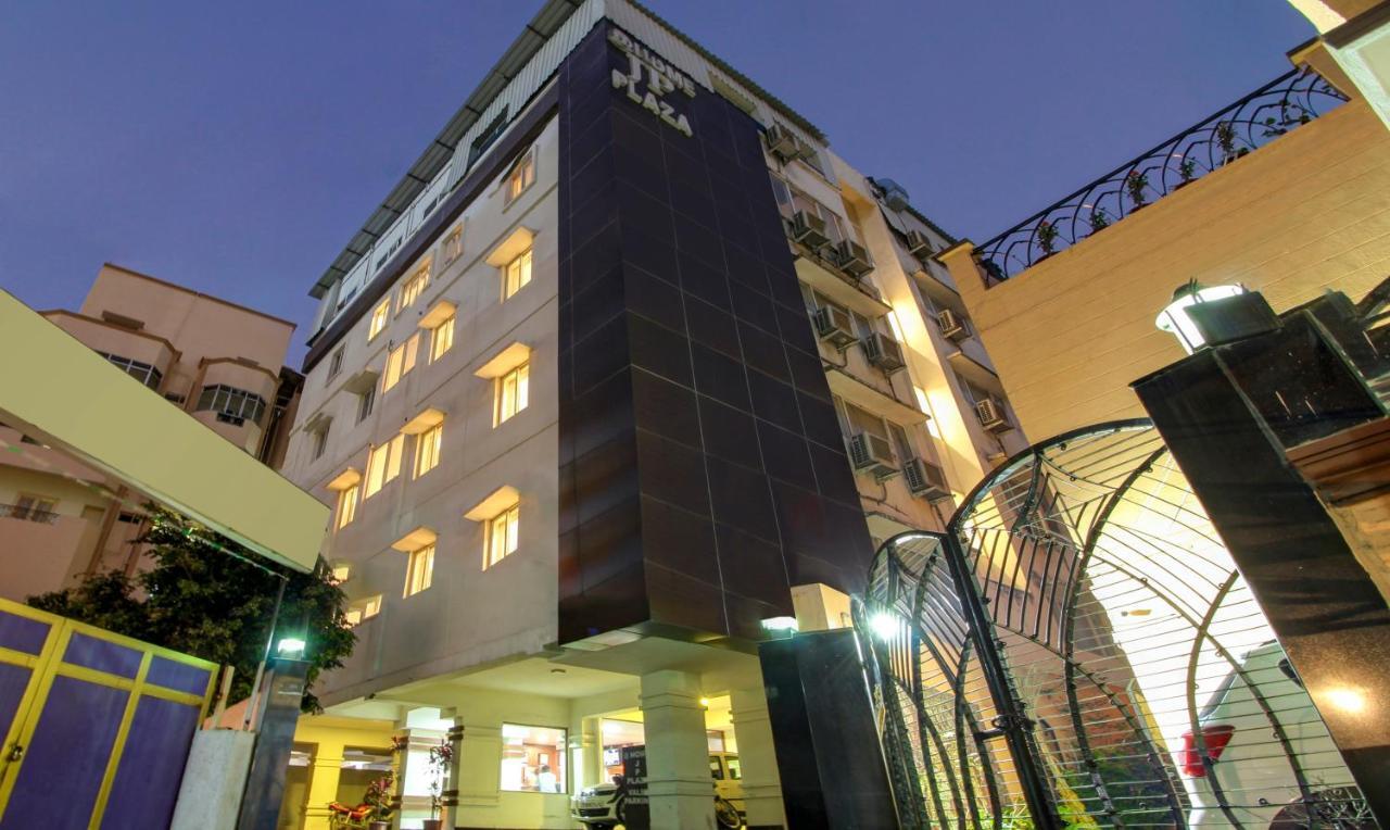 Treebo Trend Hotel Jp Plaza Nampally Hyderabad Exteriör bild